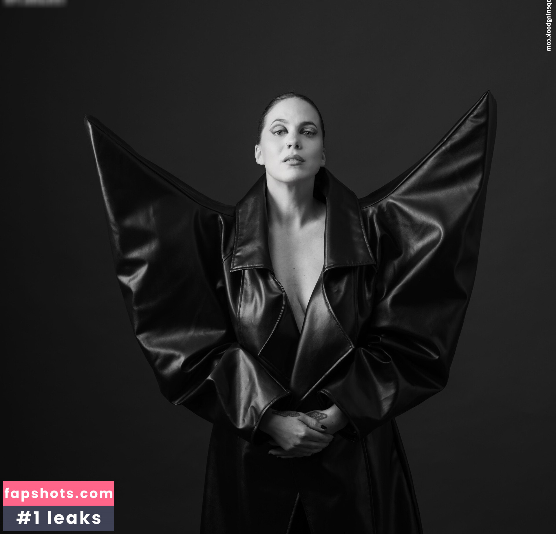 Lafee gallery photo #2