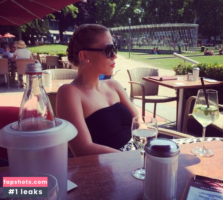 Lafee gallery photo #12