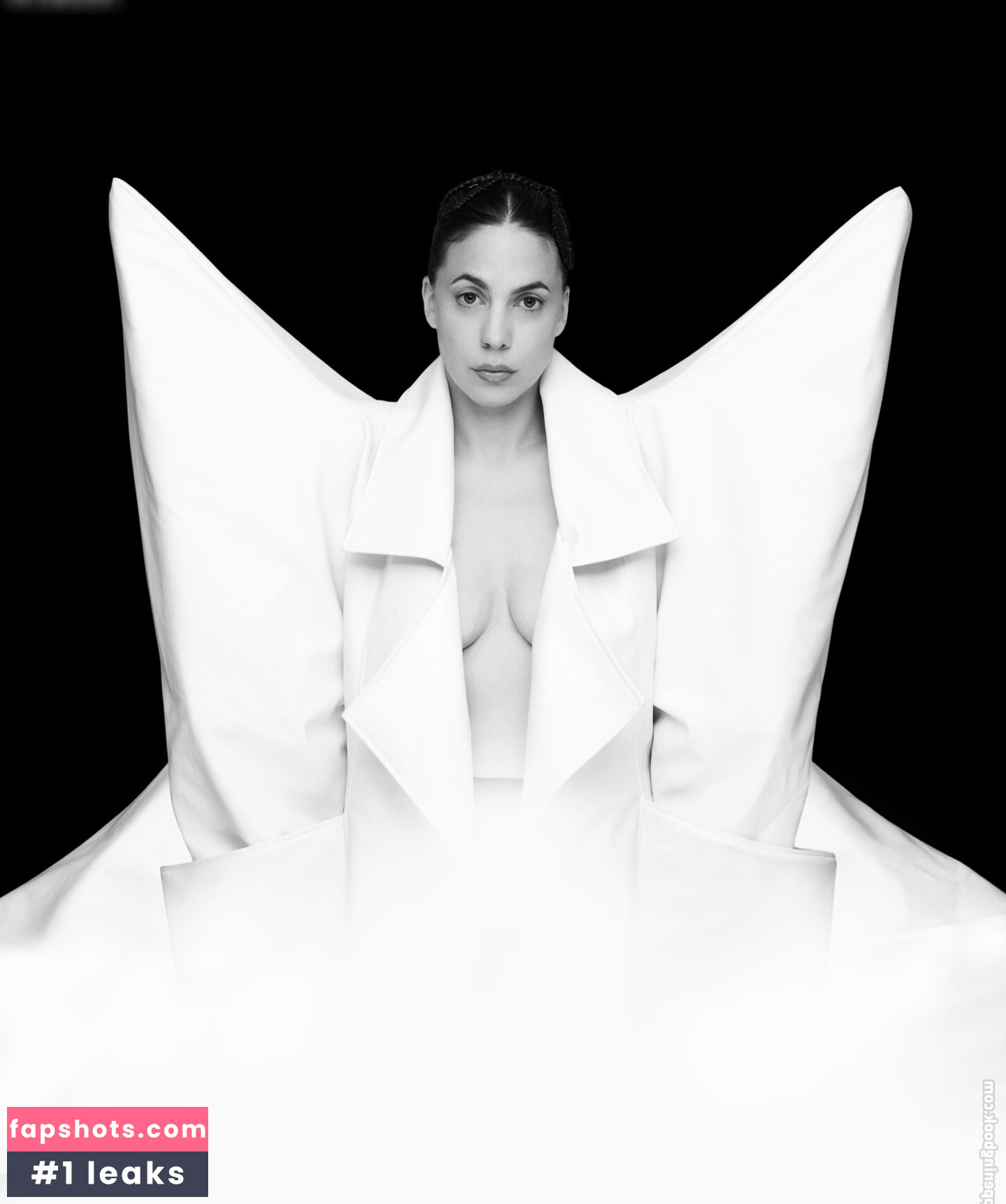 Lafee gallery photo #3