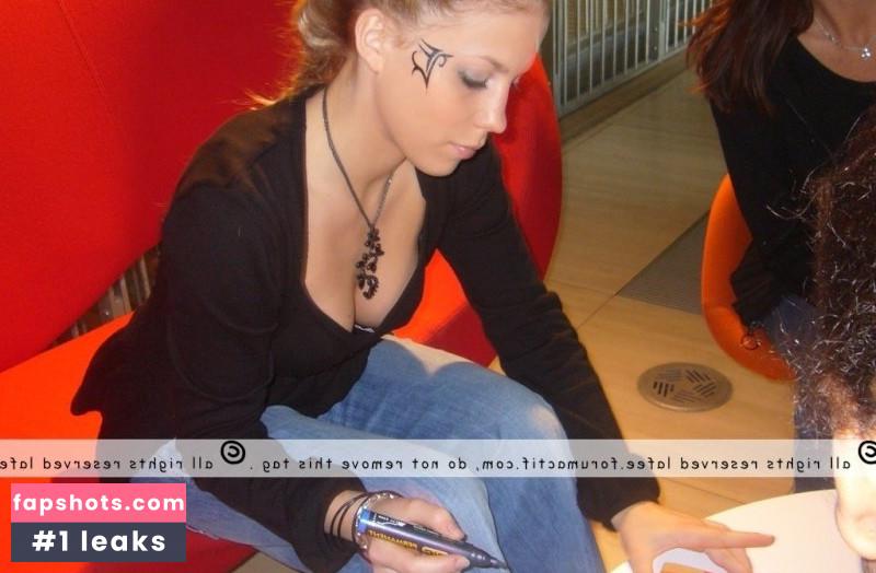 Lafee gallery photo #41