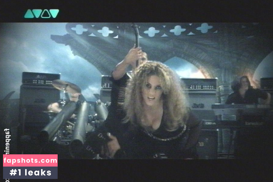 Lafee gallery photo #49