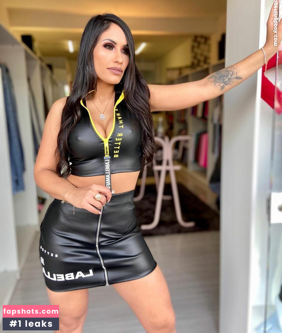 Laís Cardoso nude babe gallery