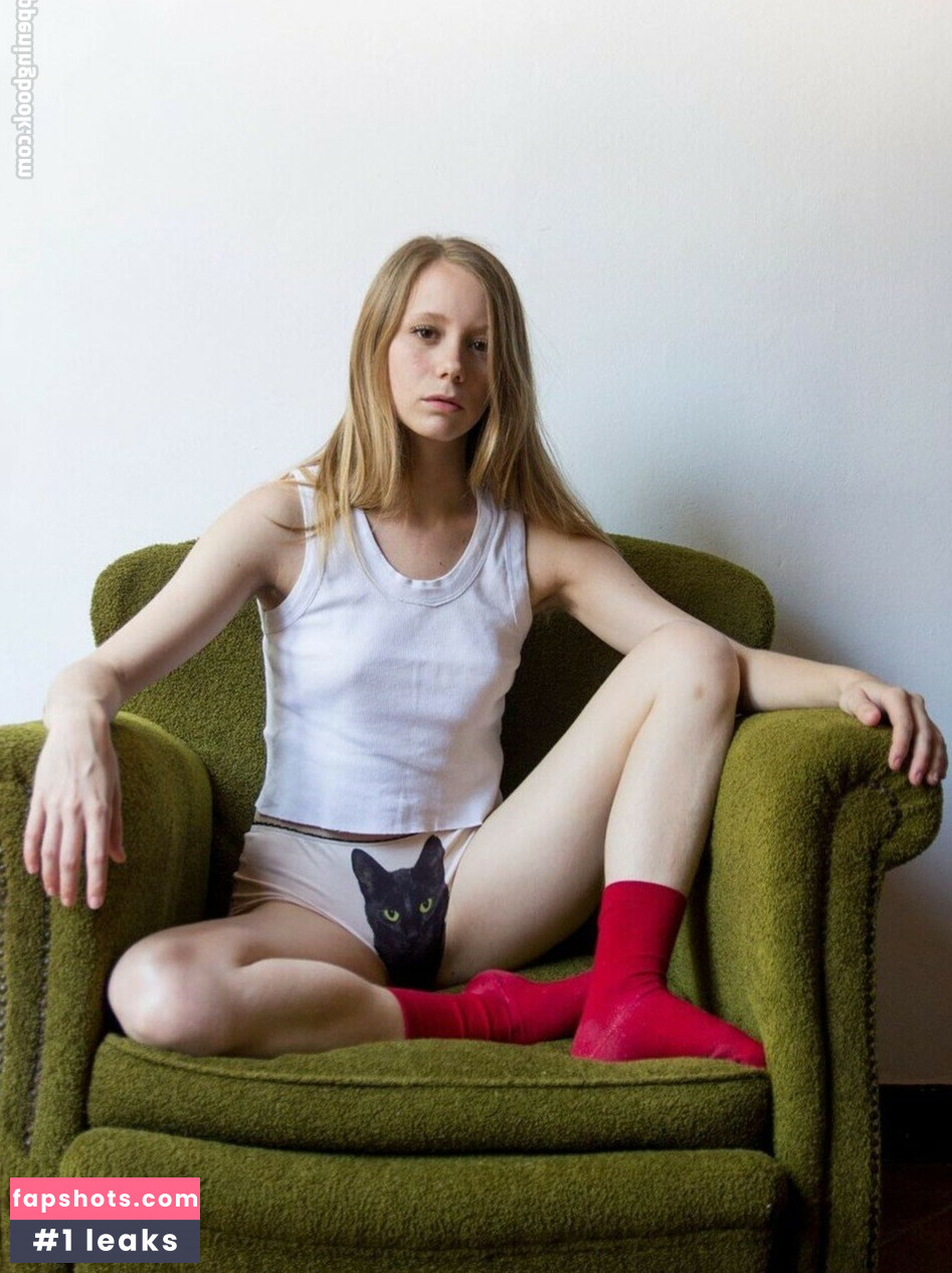 Laia Manzanares gallery photo #3