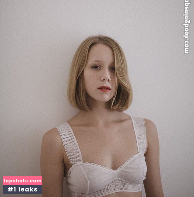 Laia Manzanares gallery photo #5