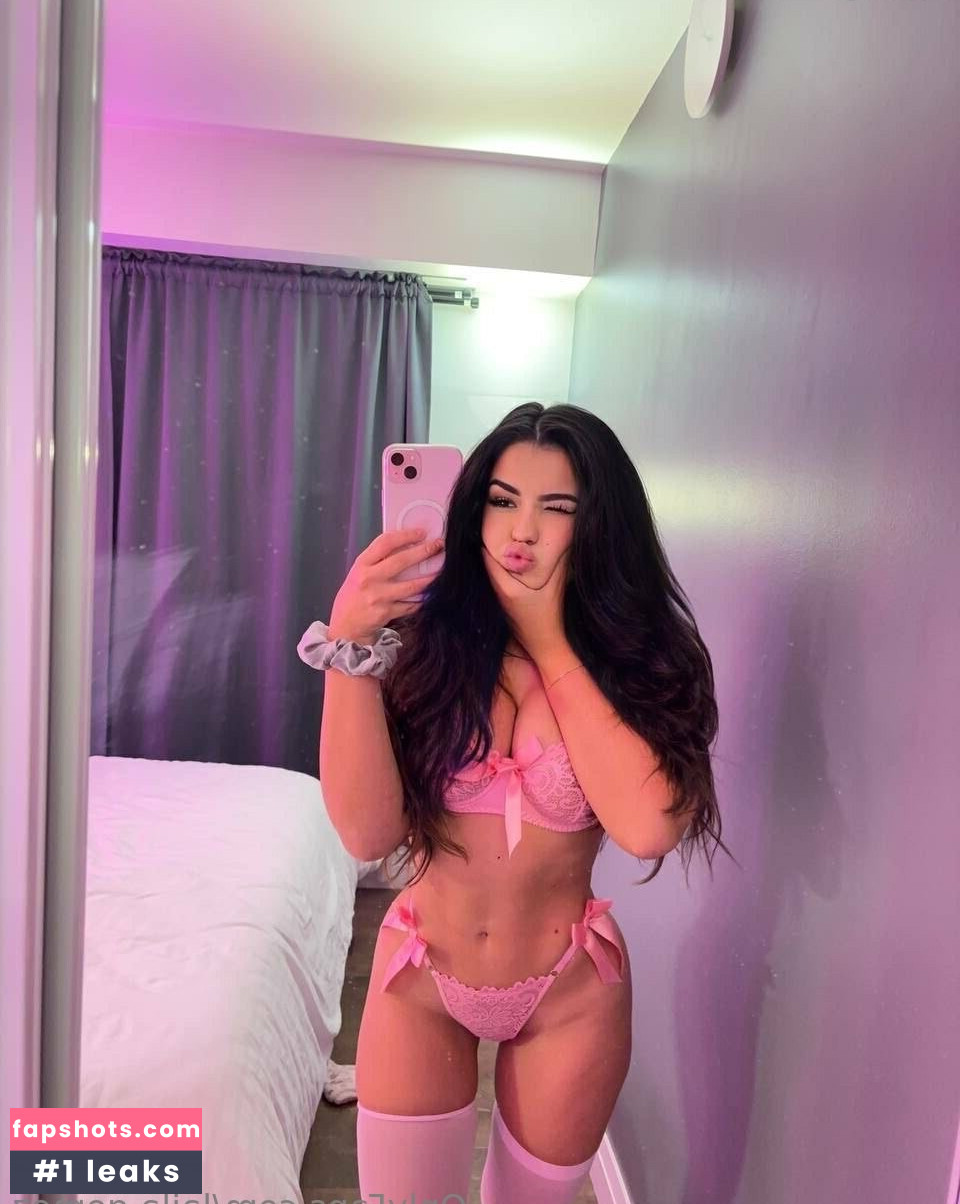 laila.gomez Nude Leaks OnlyFans Photos #8 - LeakJerk