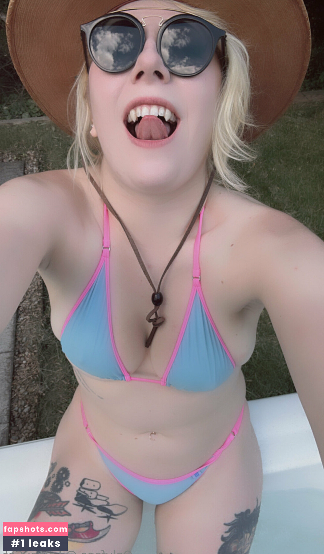 laineycat gallery photo #17