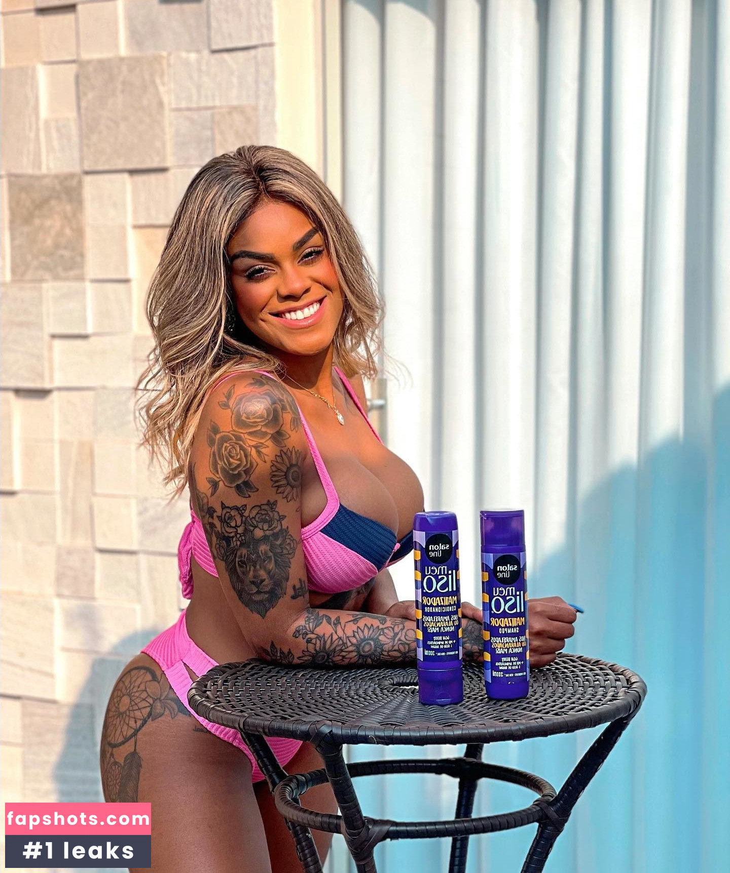 Lais Oliveira gallery photo #24