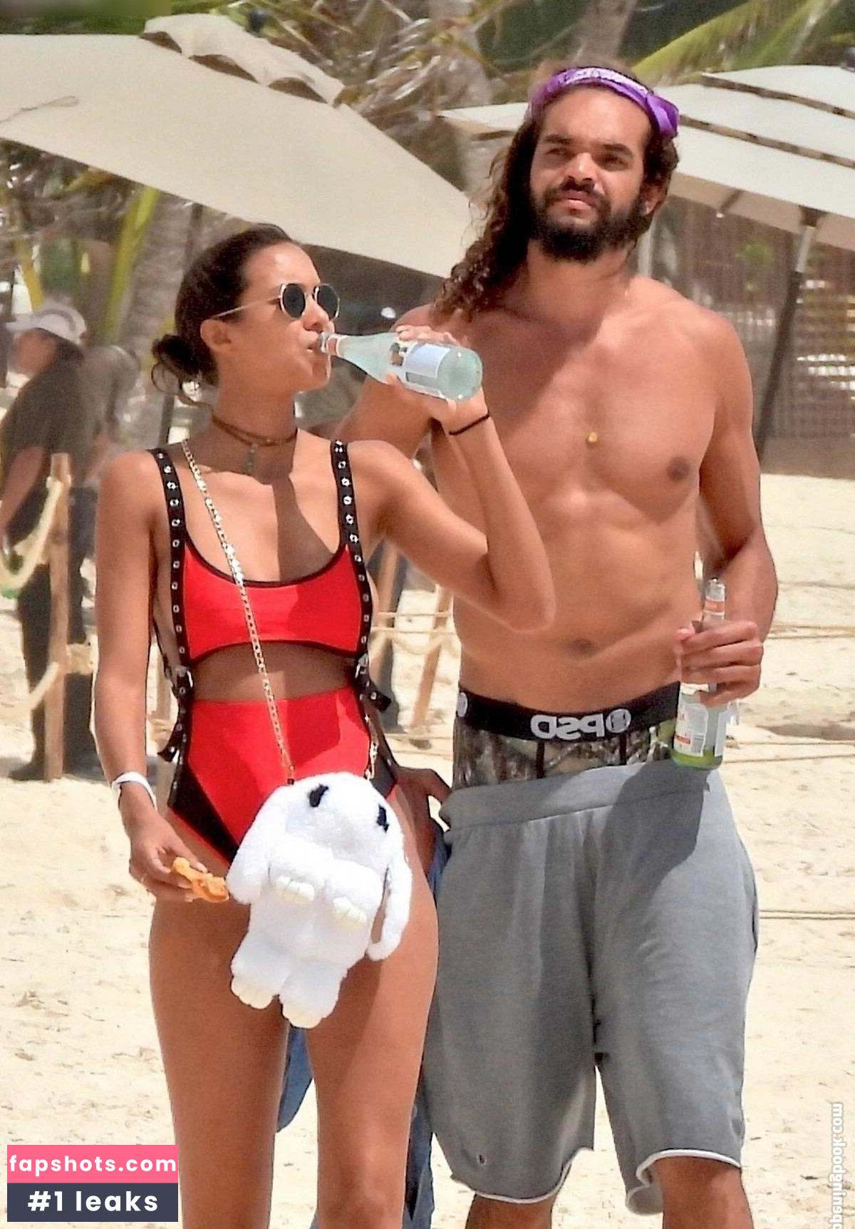 Lais Ribeiro Nude Leaks OnlyFans Photos #17 - LeakJerk