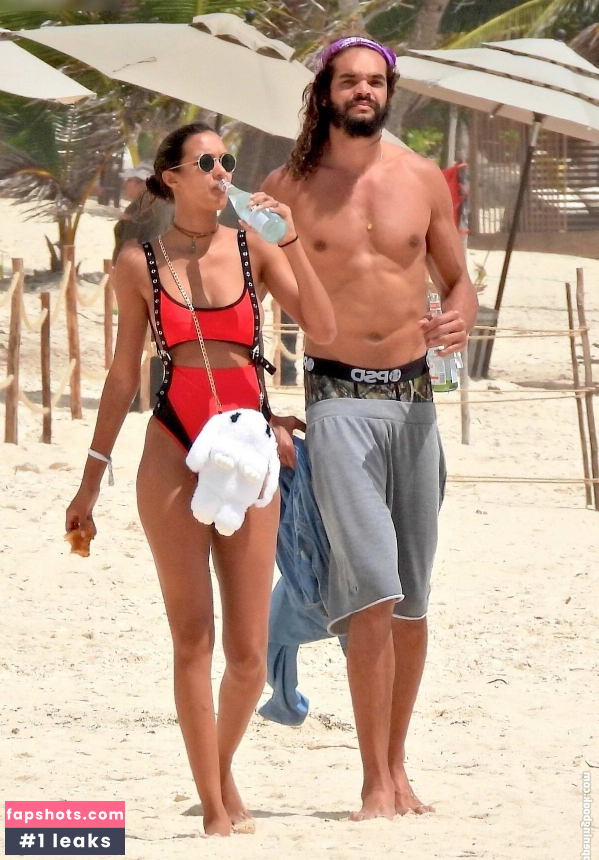 Lais Ribeiro Nude Leaks OnlyFans Photos #18 - LeakJerk