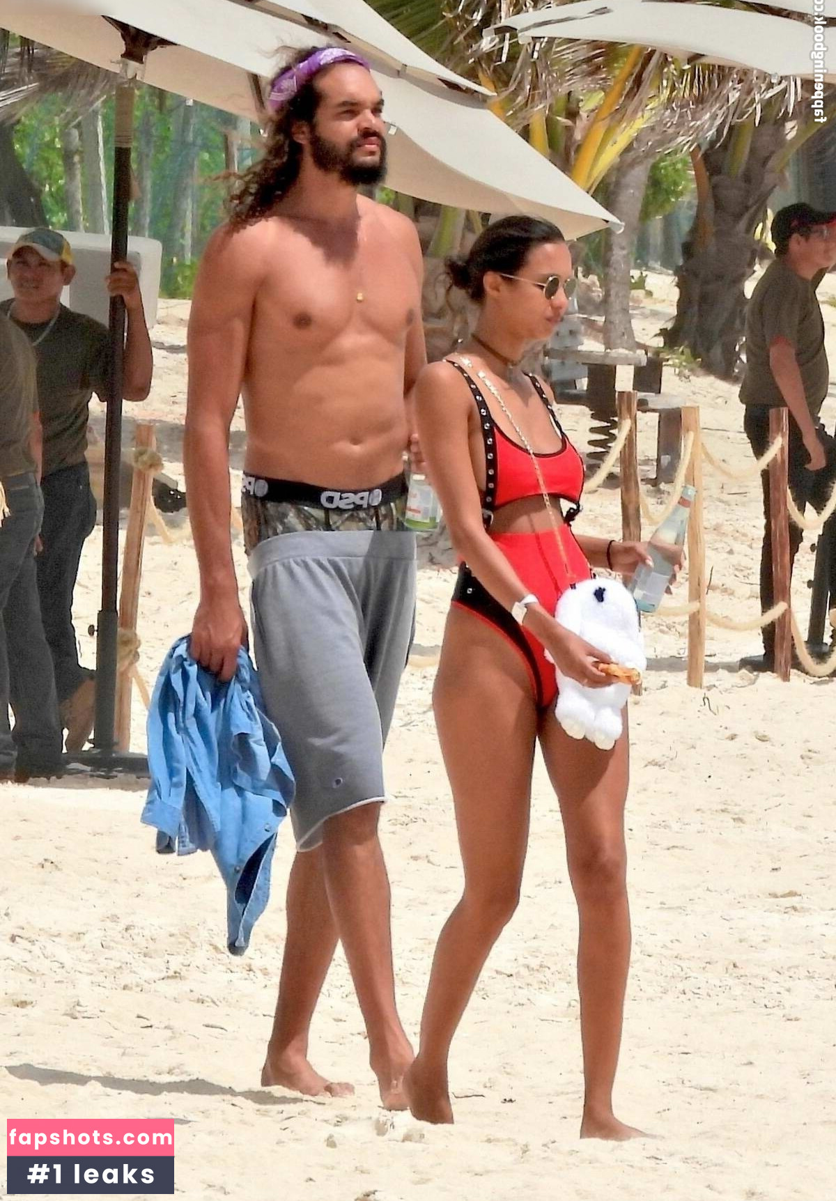 Lais Ribeiro Nude Leaks OnlyFans Photos #22 - LeakJerk