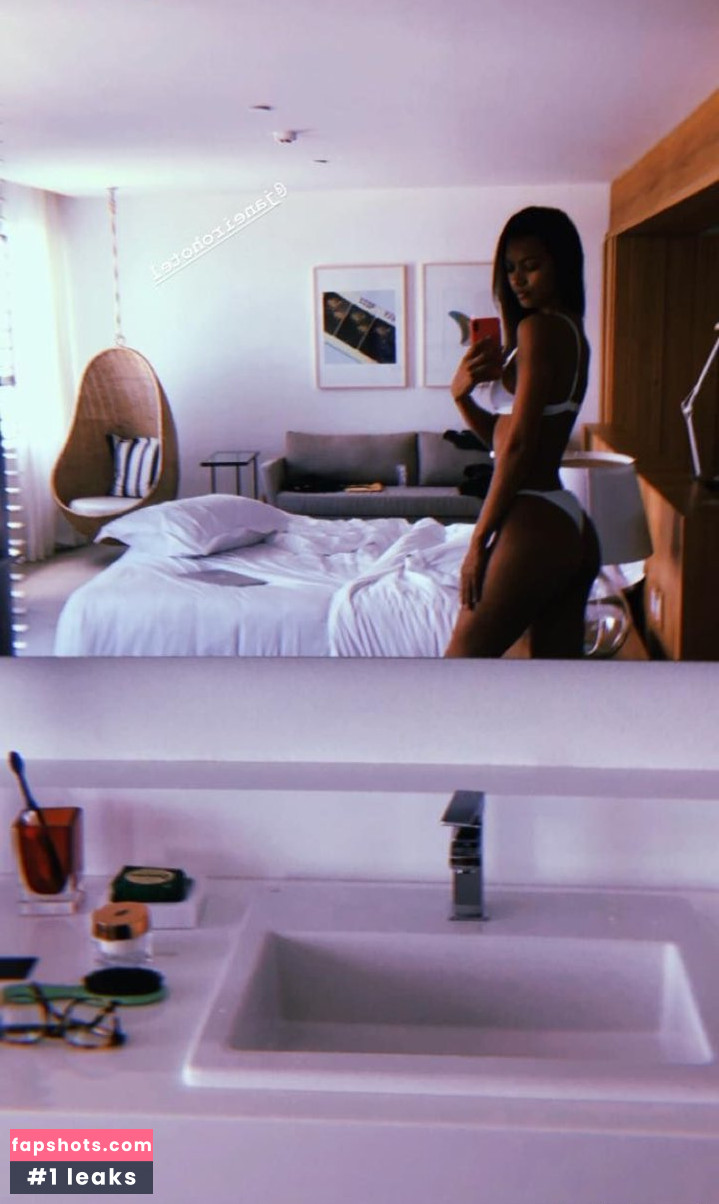 Lais Ribeiro Nude Leaks OnlyFans Photos #591 - LeakJerk