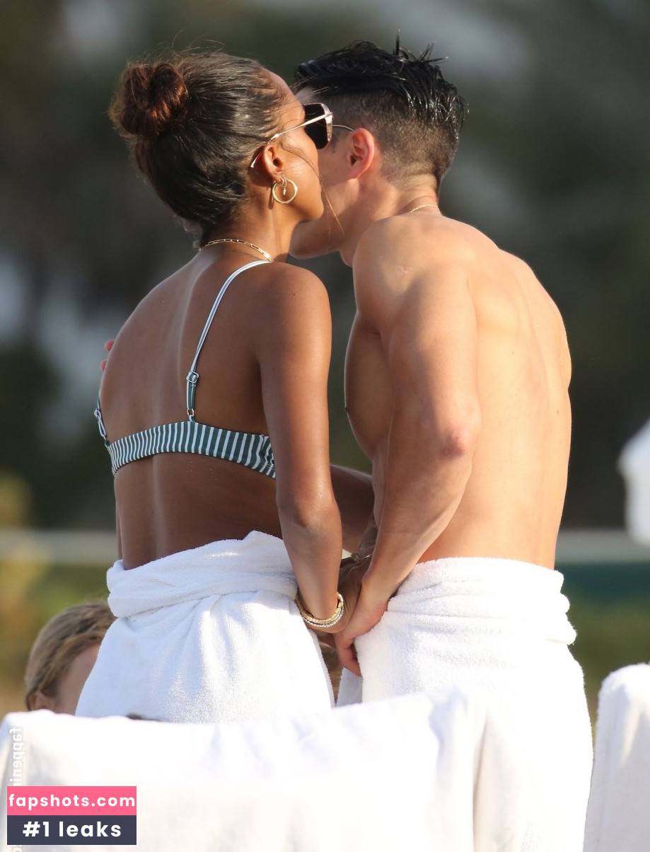 Lais Ribeiro Nude Leaks OnlyFans Photos #613 - LeakJerk