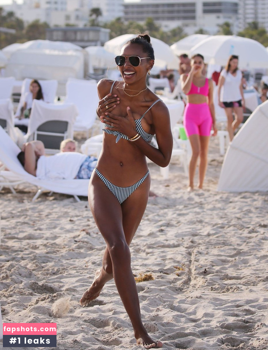 Lais Ribeiro Nude Leaks OnlyFans Photos #619 - LeakJerk