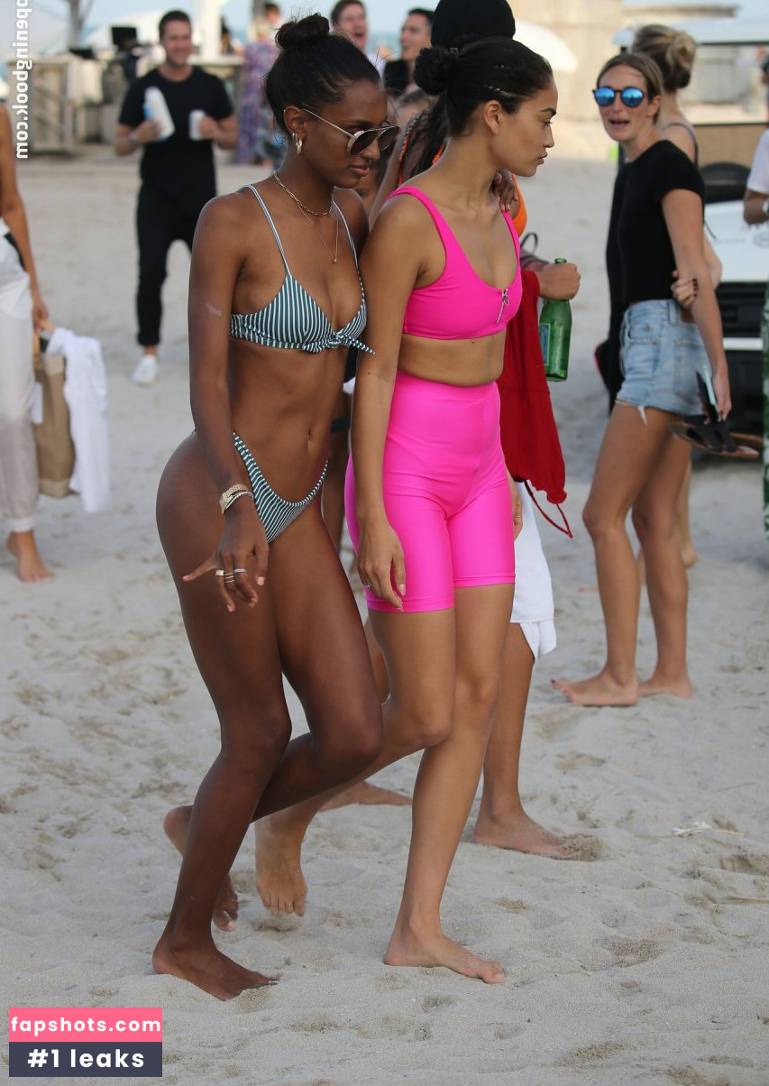 Lais Ribeiro Nude Leaks OnlyFans Photos #625 - LeakJerk