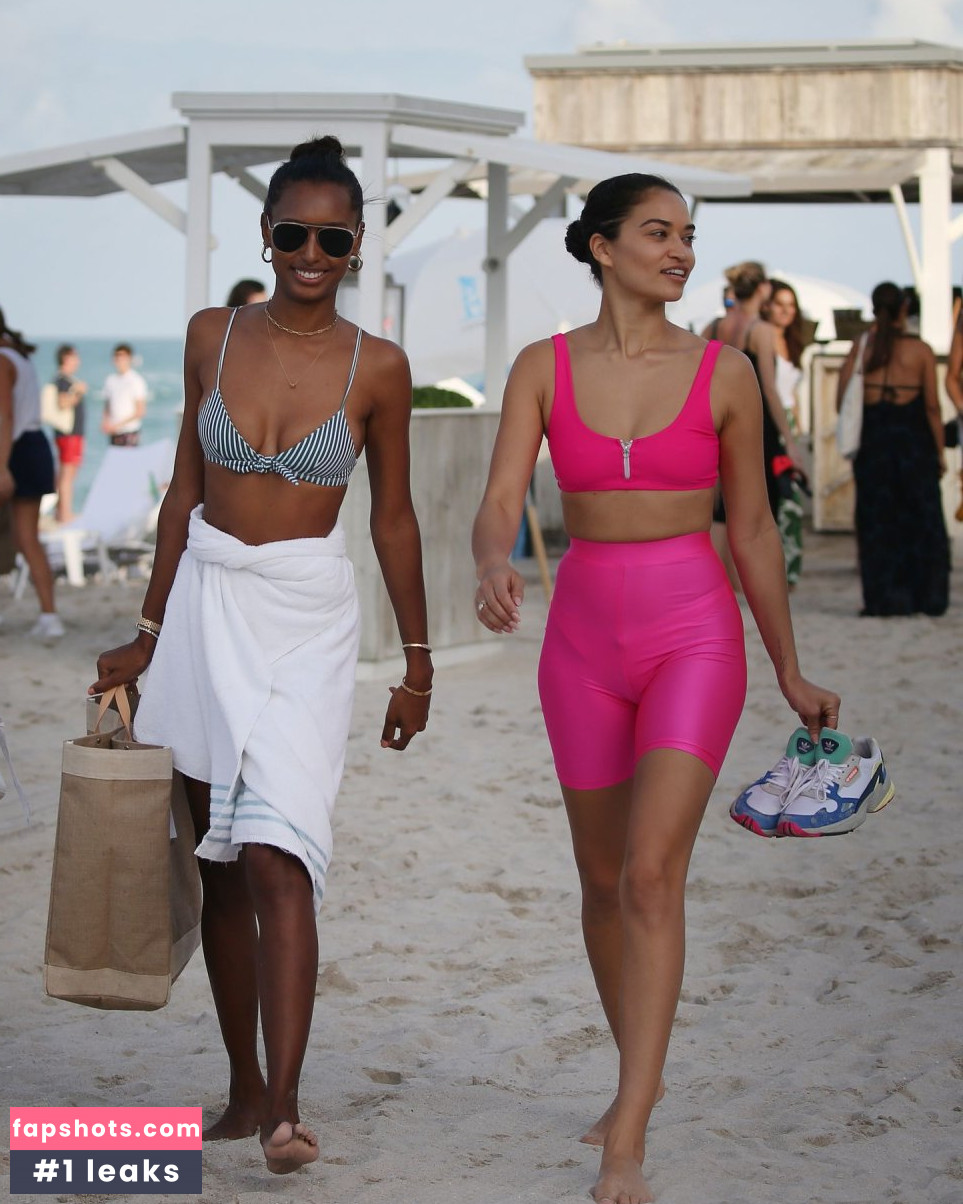 Lais Ribeiro Nude Leaks OnlyFans Photos #627 - LeakJerk