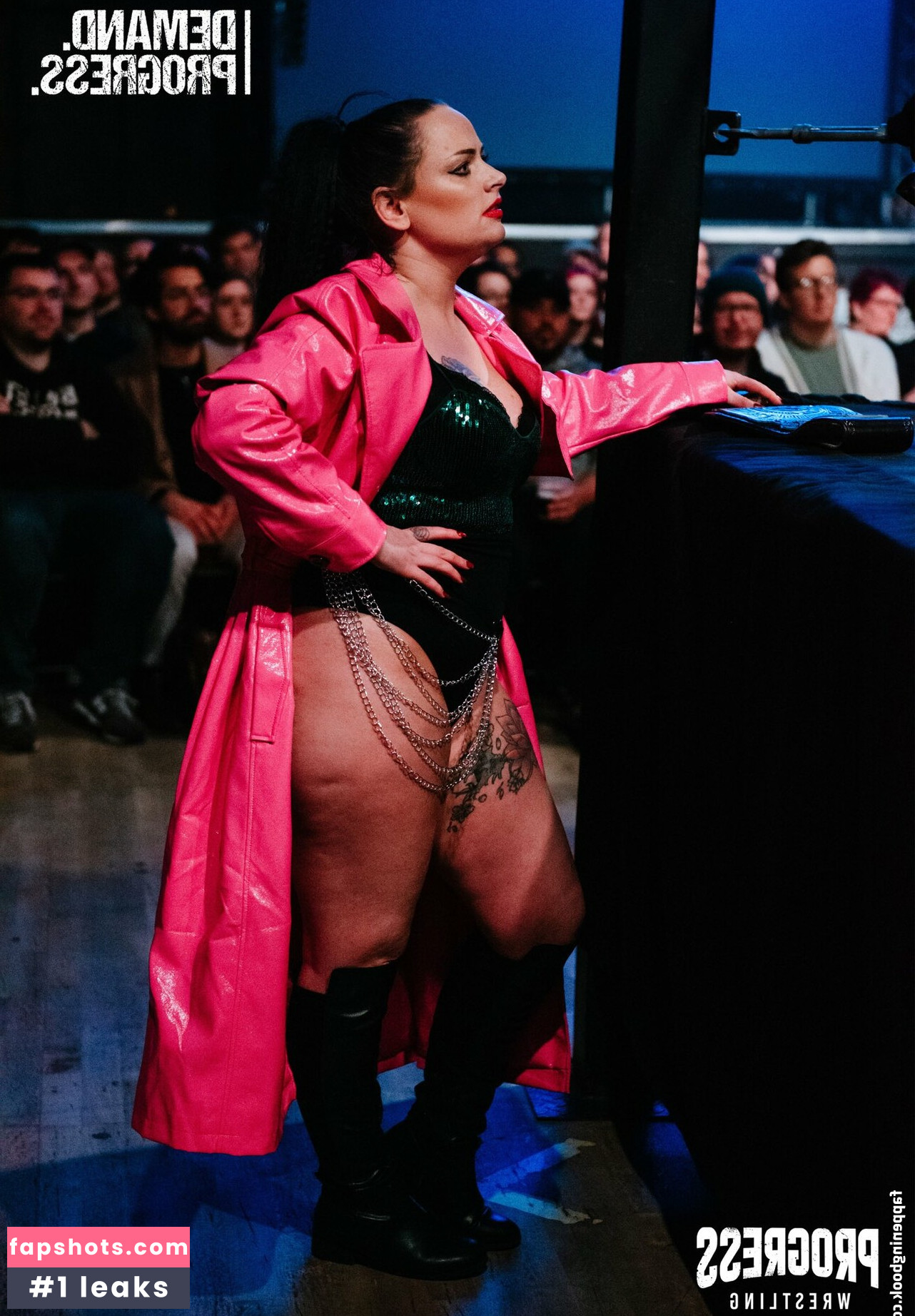 Lana Austin gallery photo #9