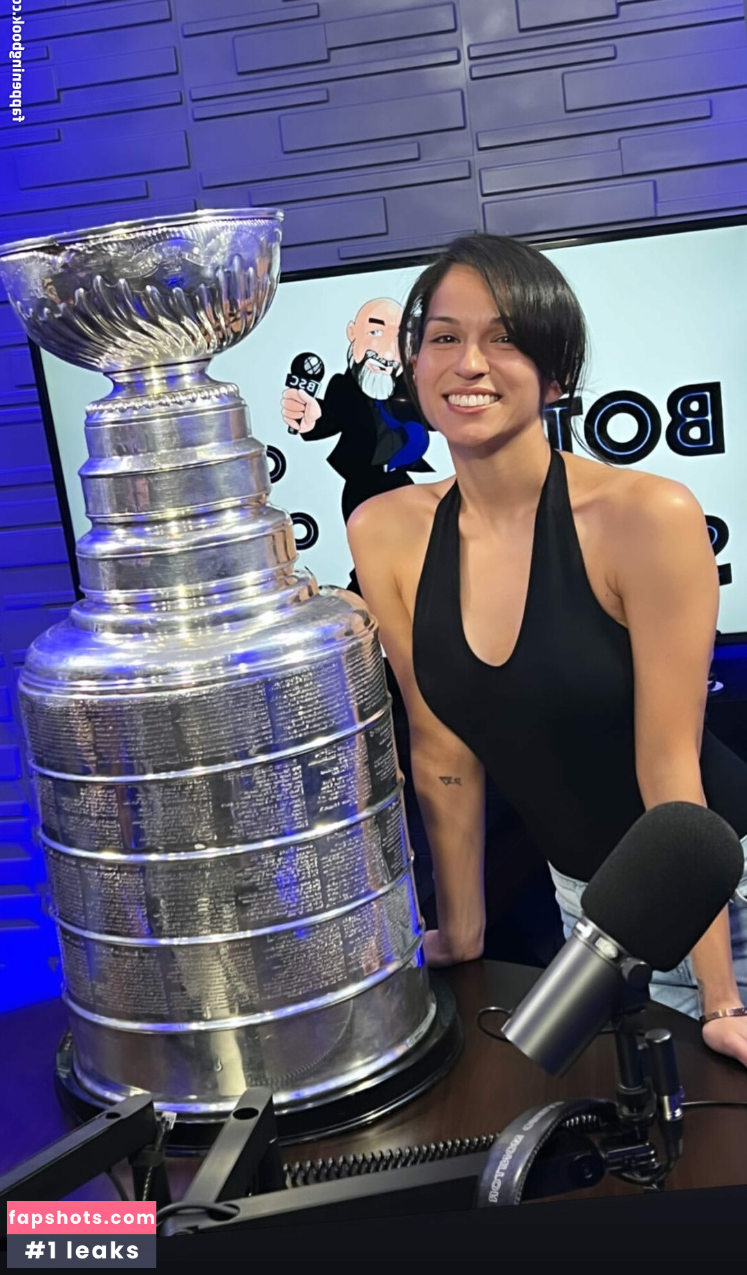 Lana Chairez gallery photo #9