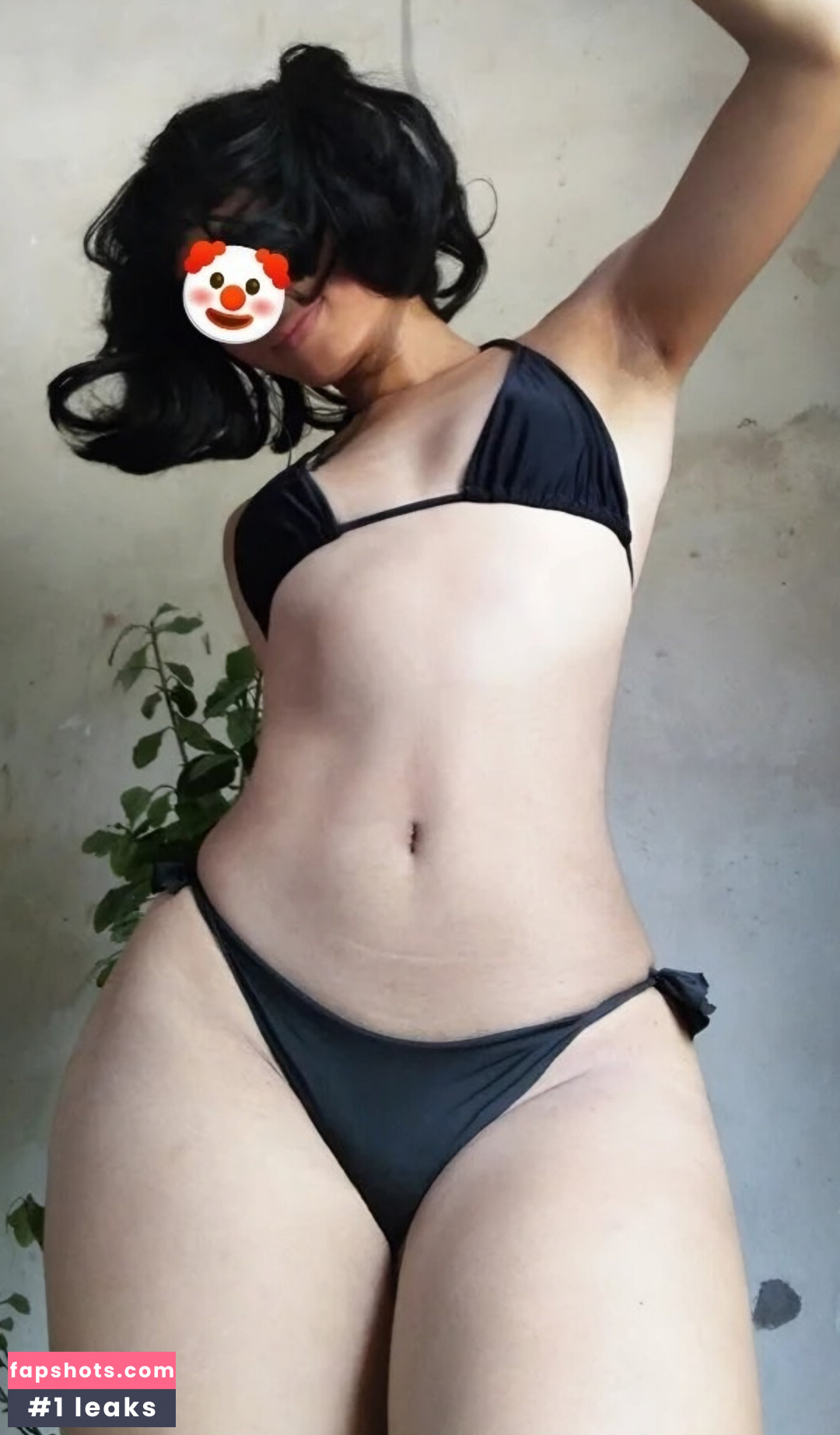 Lana Santhos gallery photo #26