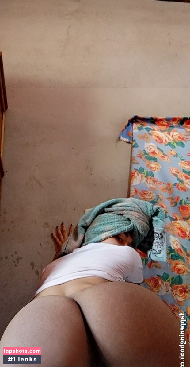 Lana Santhos gallery photo #38