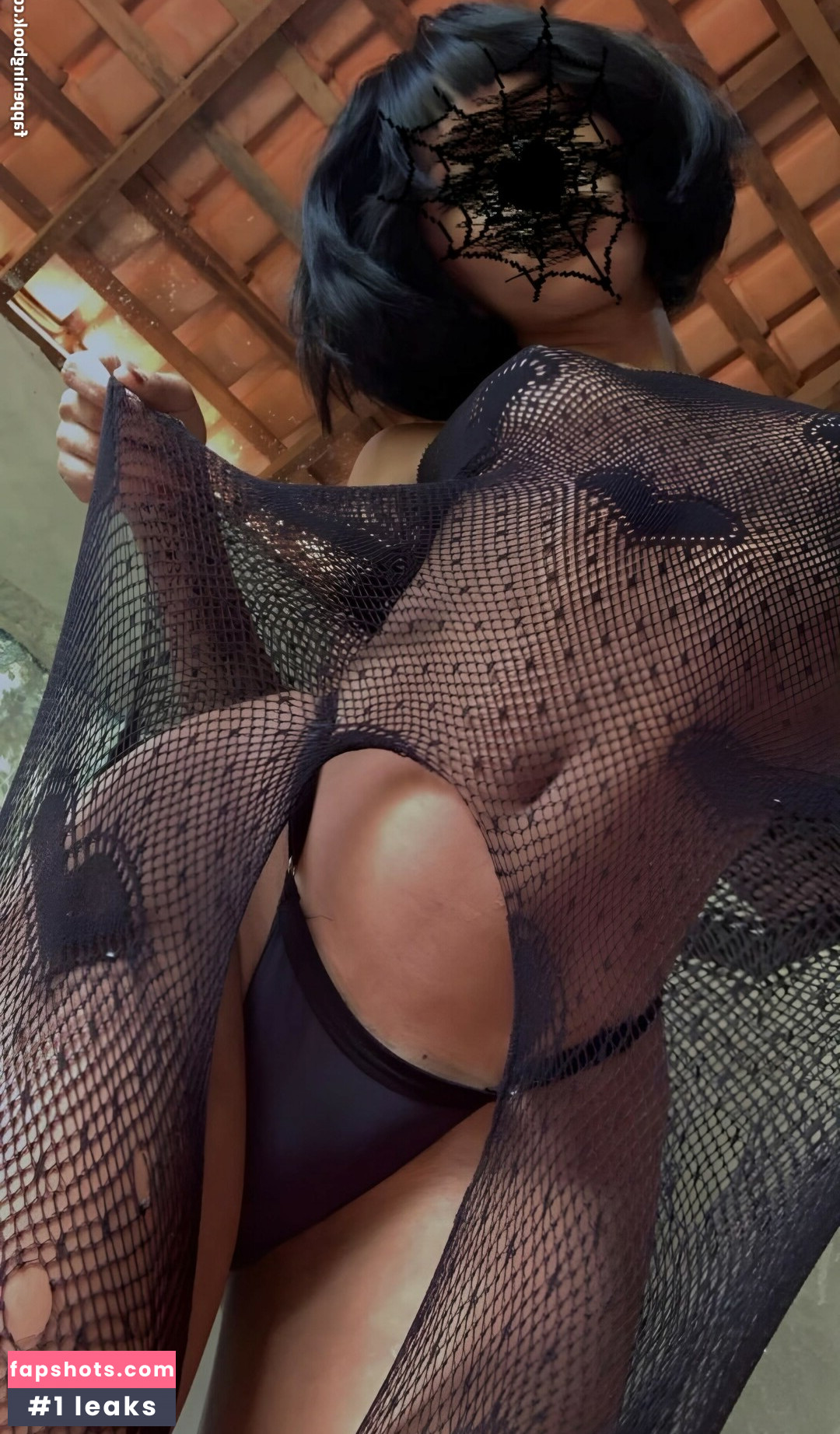 Lana Santhos gallery photo #8