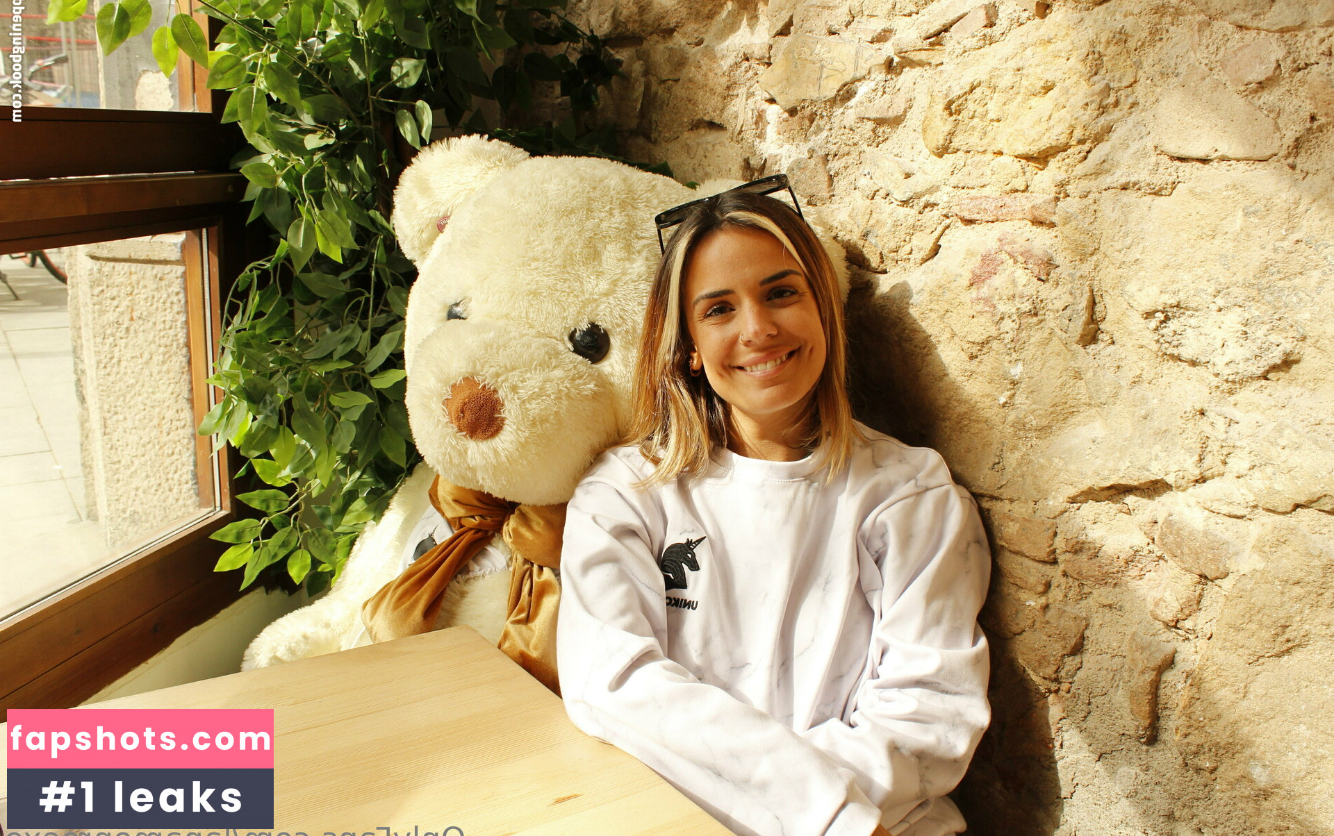 lanamonroexo gallery photo #35