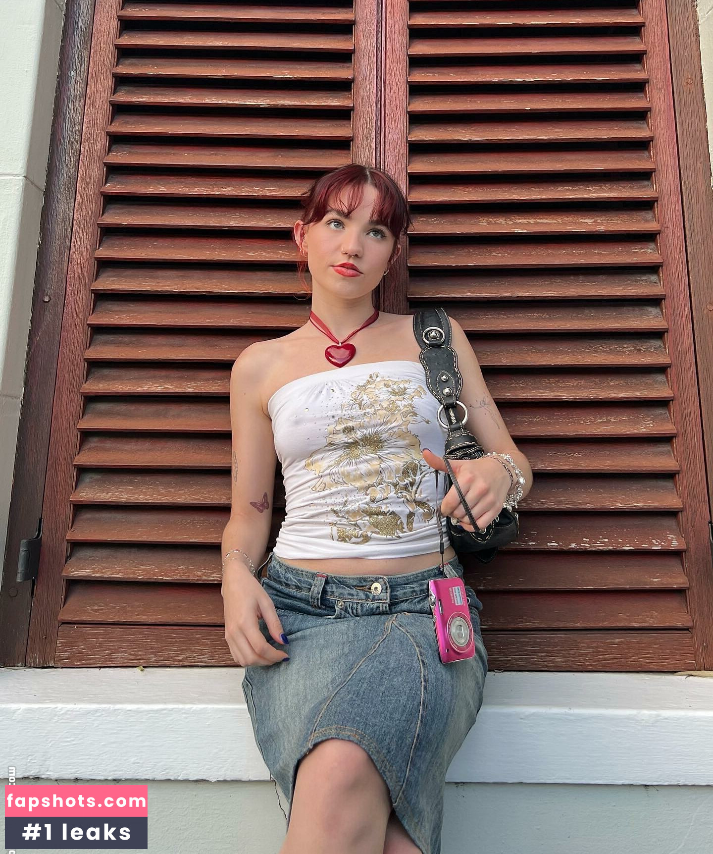 Lara Adkins gallery photo #11