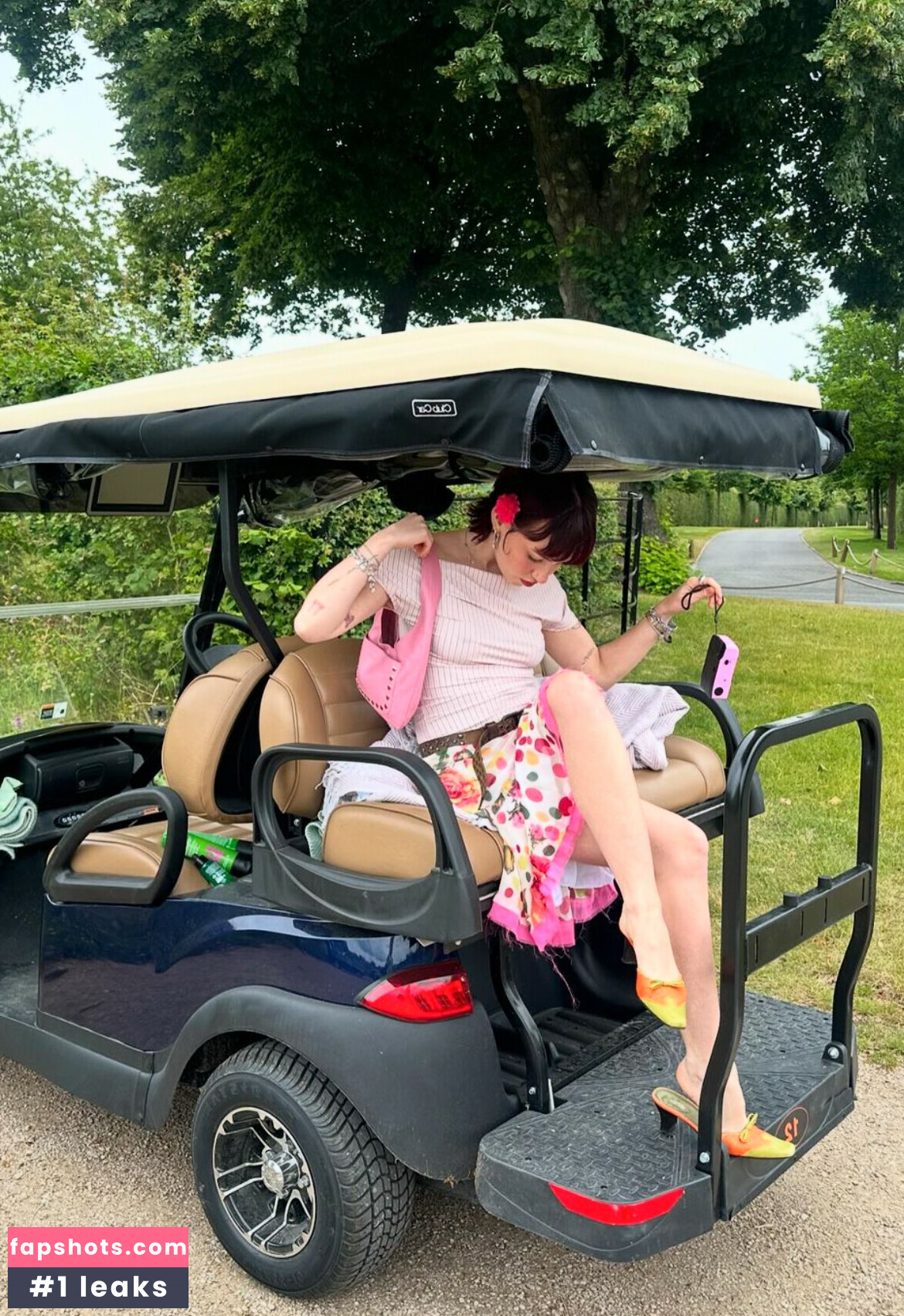 Lara Adkins gallery photo #4