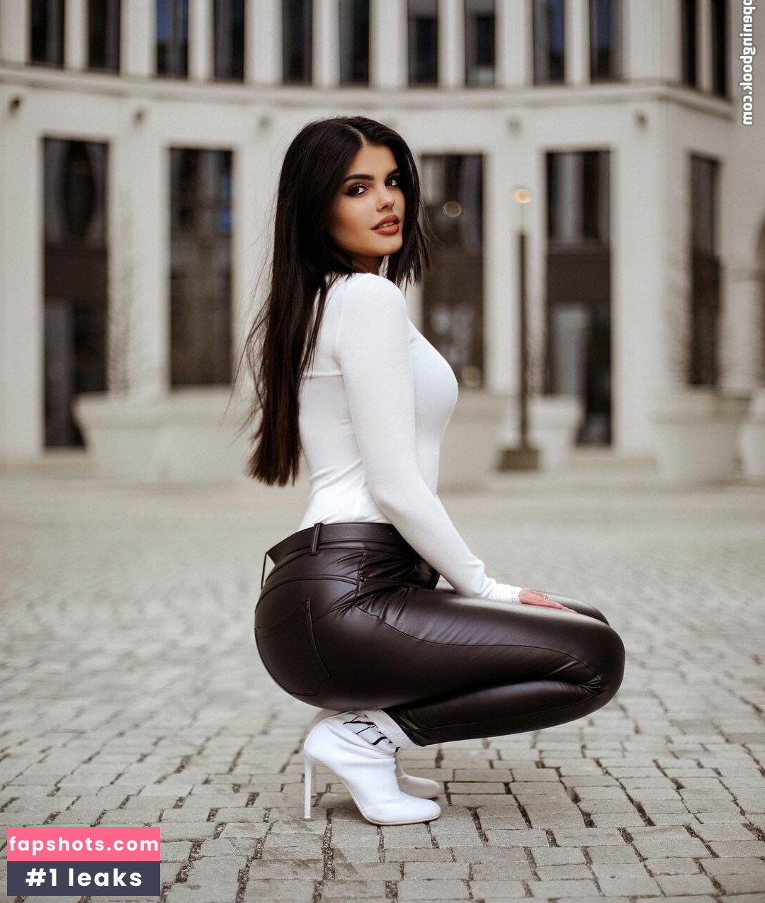 Lara Benjamina Winter gallery photo #99