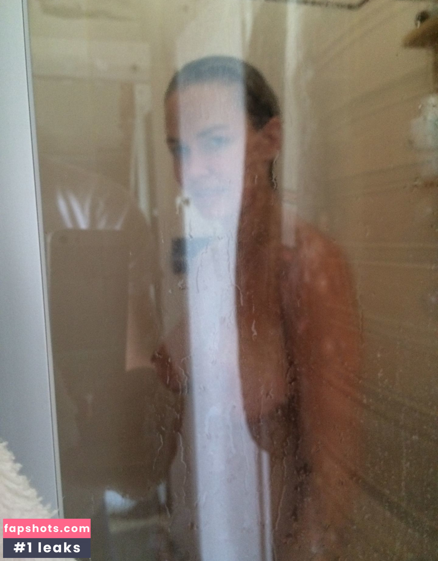 Lara Bingle gallery photo #101