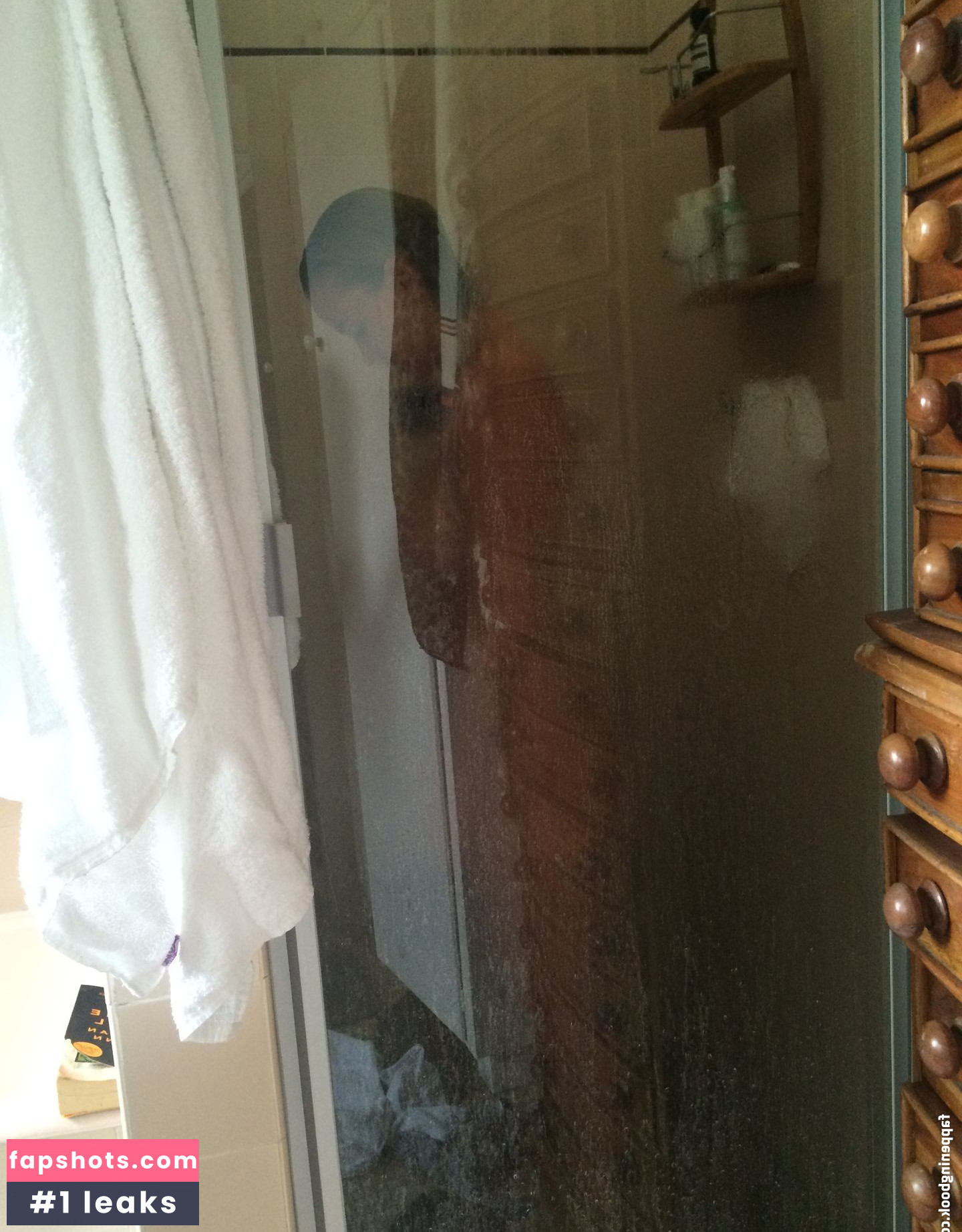 Lara Bingle gallery photo #103