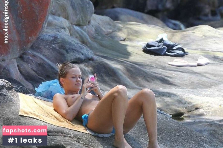 Lara Bingle gallery photo #19