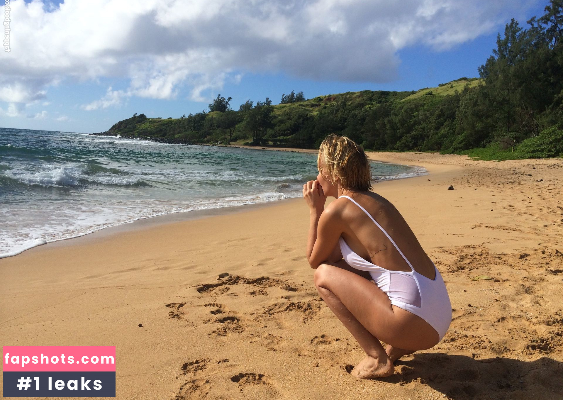 Lara Bingle gallery photo #185