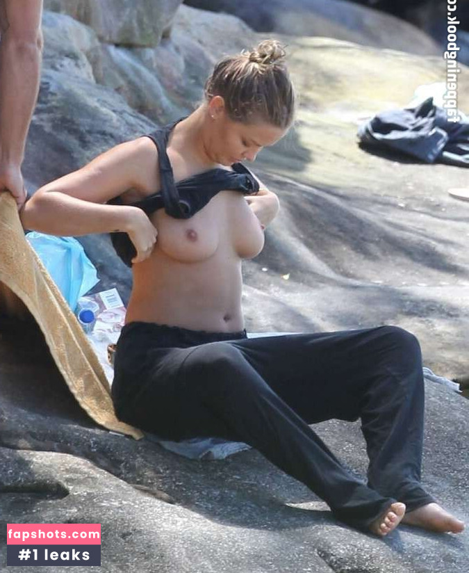 Lara Bingle gallery photo #20