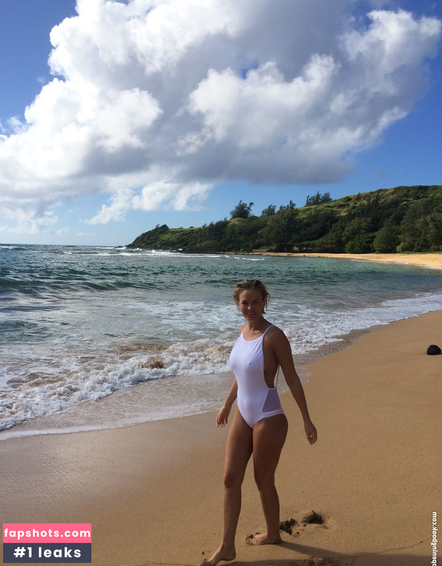 Lara Bingle gallery photo #191