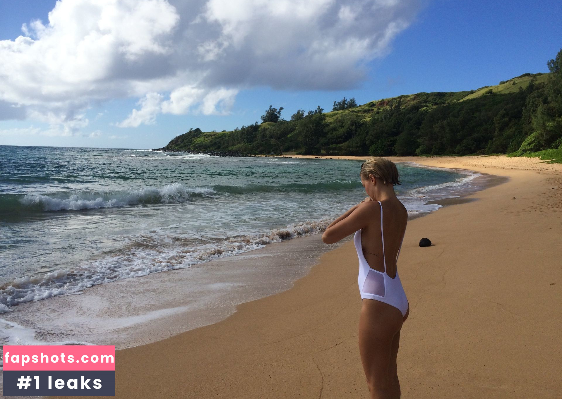 Lara Bingle gallery photo #193