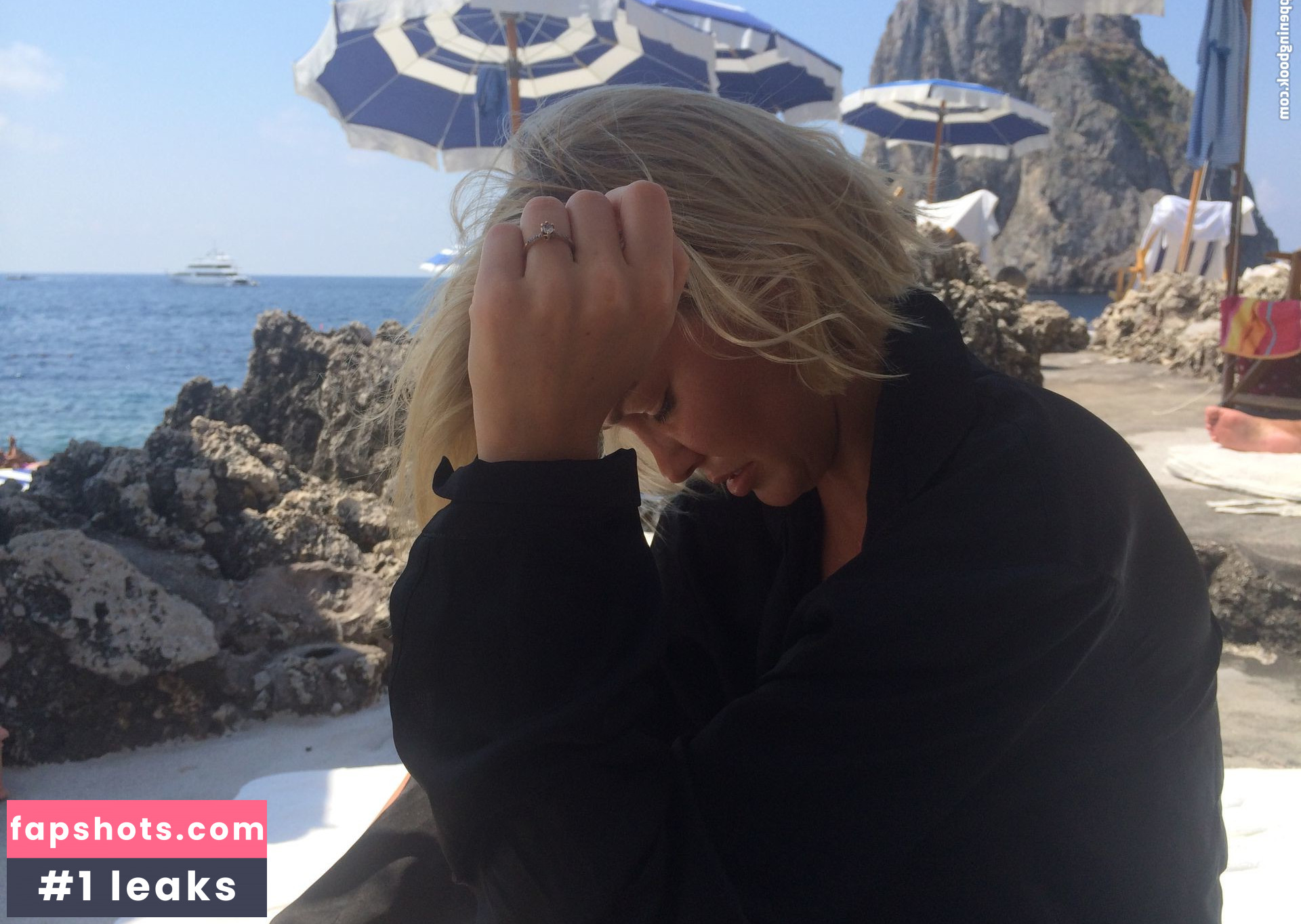 Lara Bingle gallery photo #218