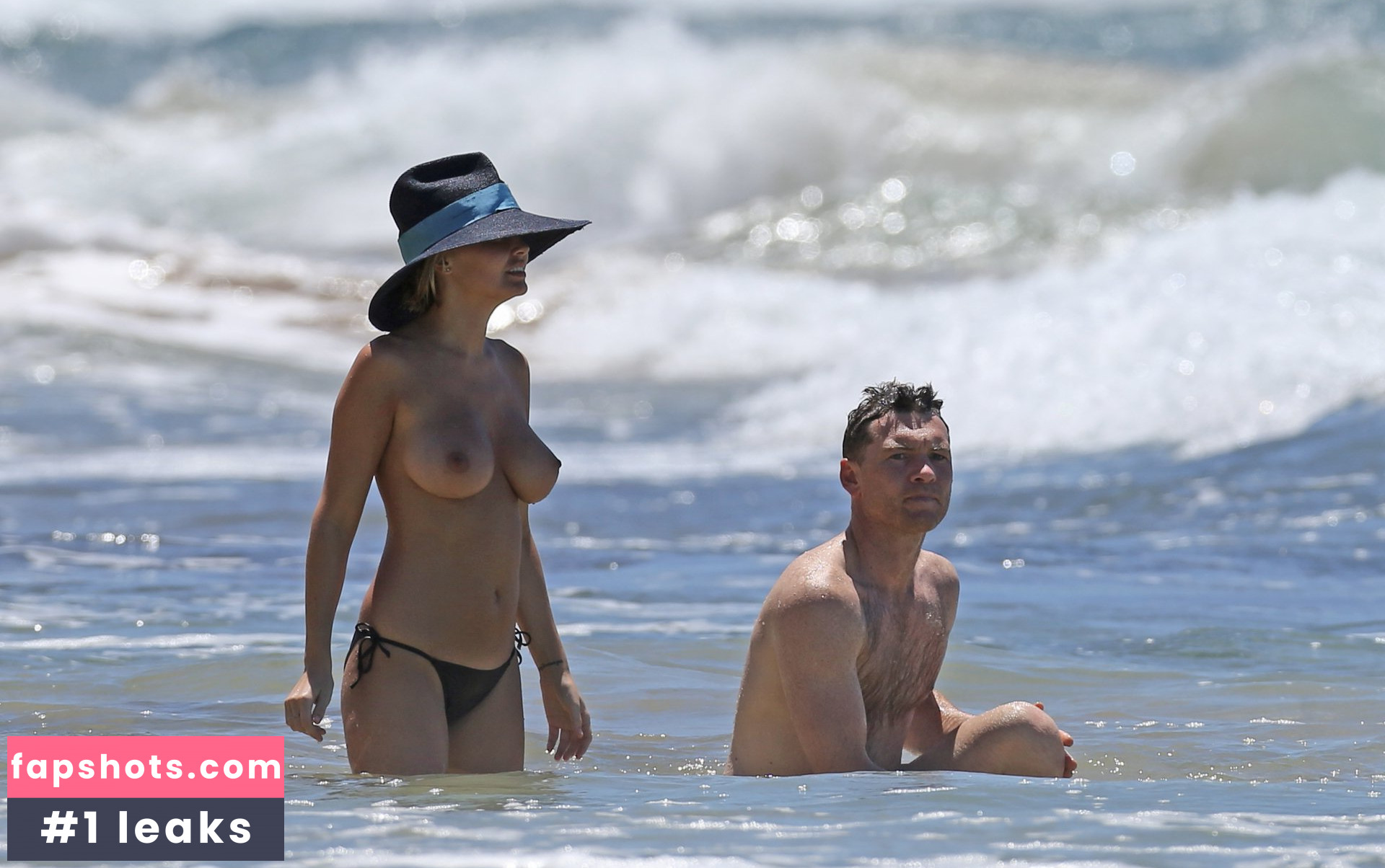 Lara Bingle gallery photo #240