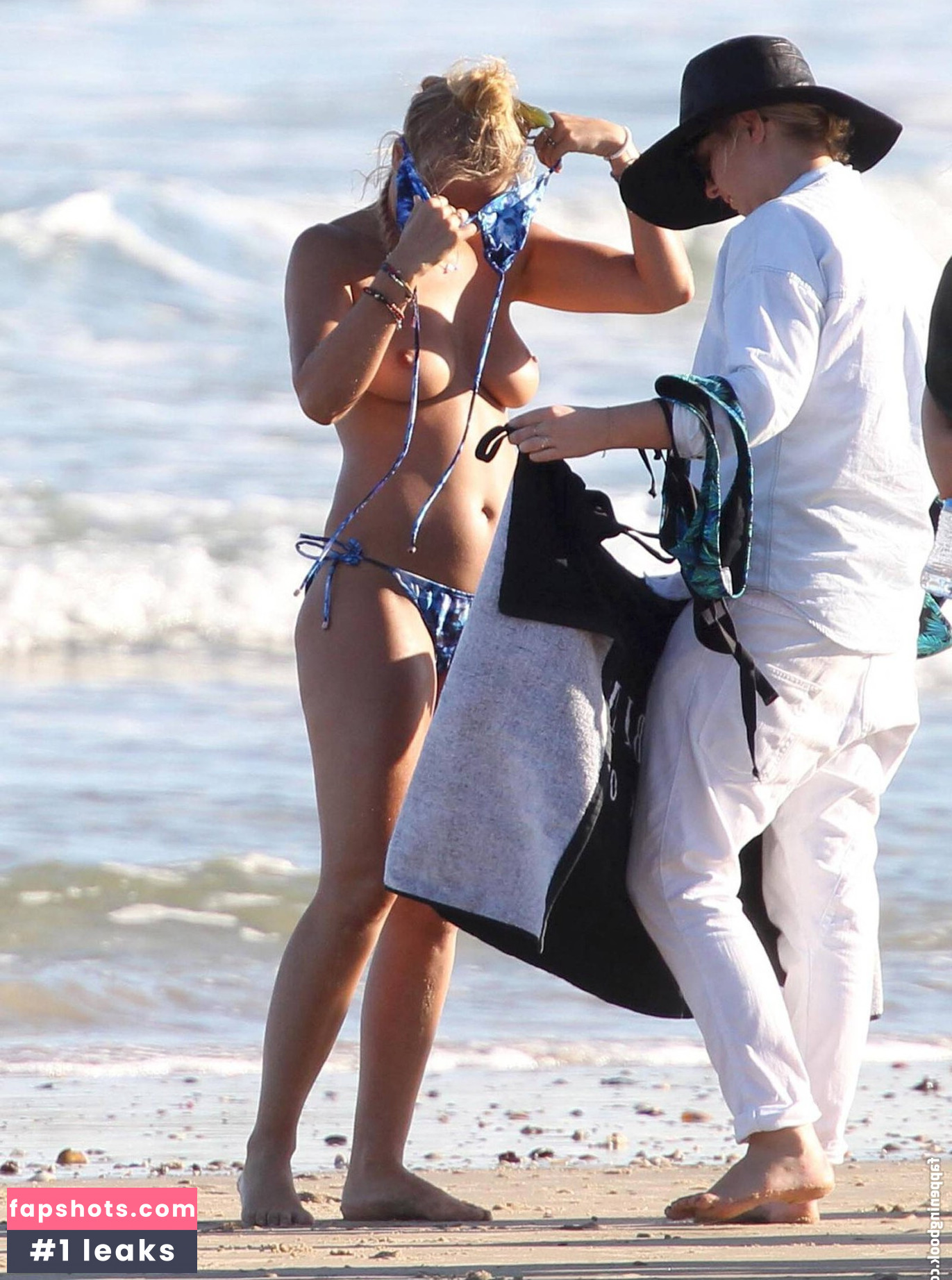 Lara Bingle gallery photo #29