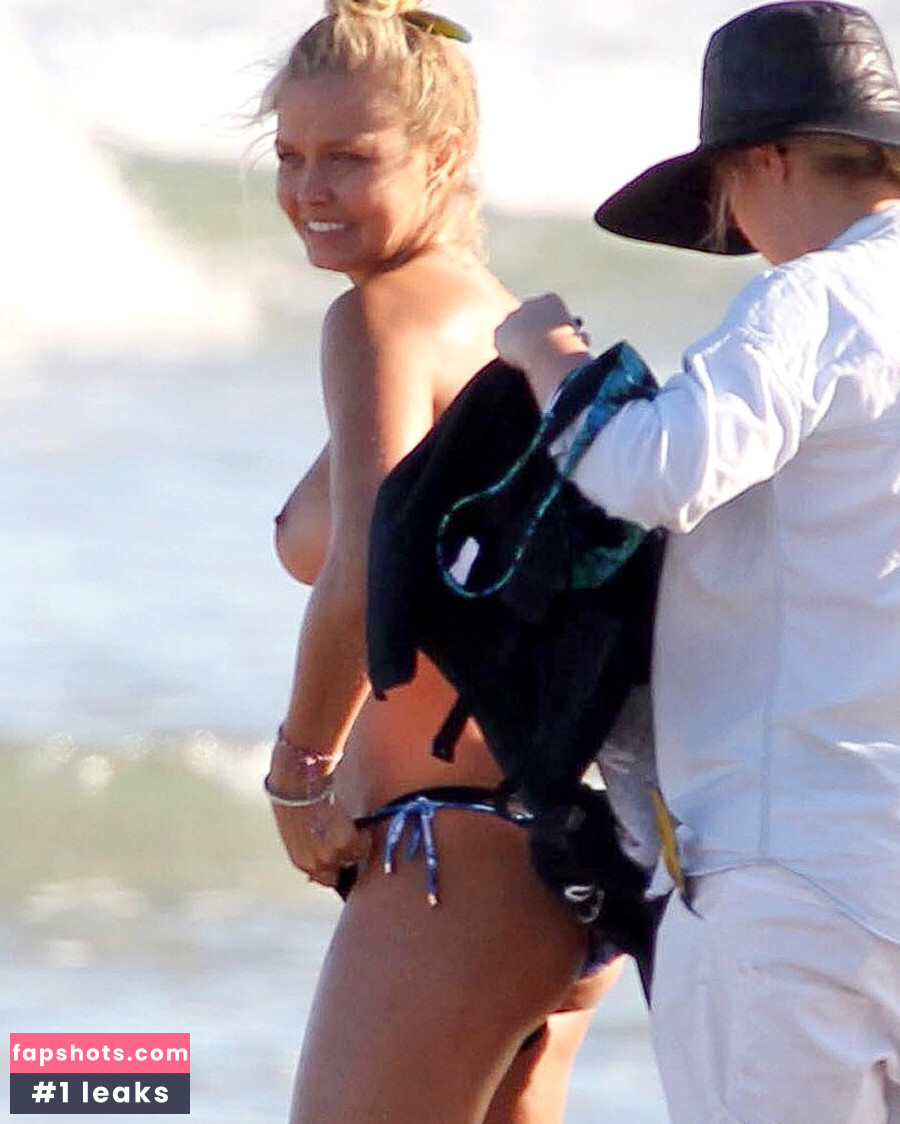 Lara Bingle gallery photo #40