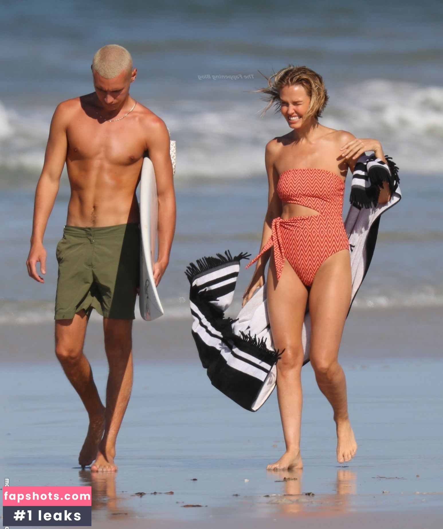 Lara Bingle gallery photo #46