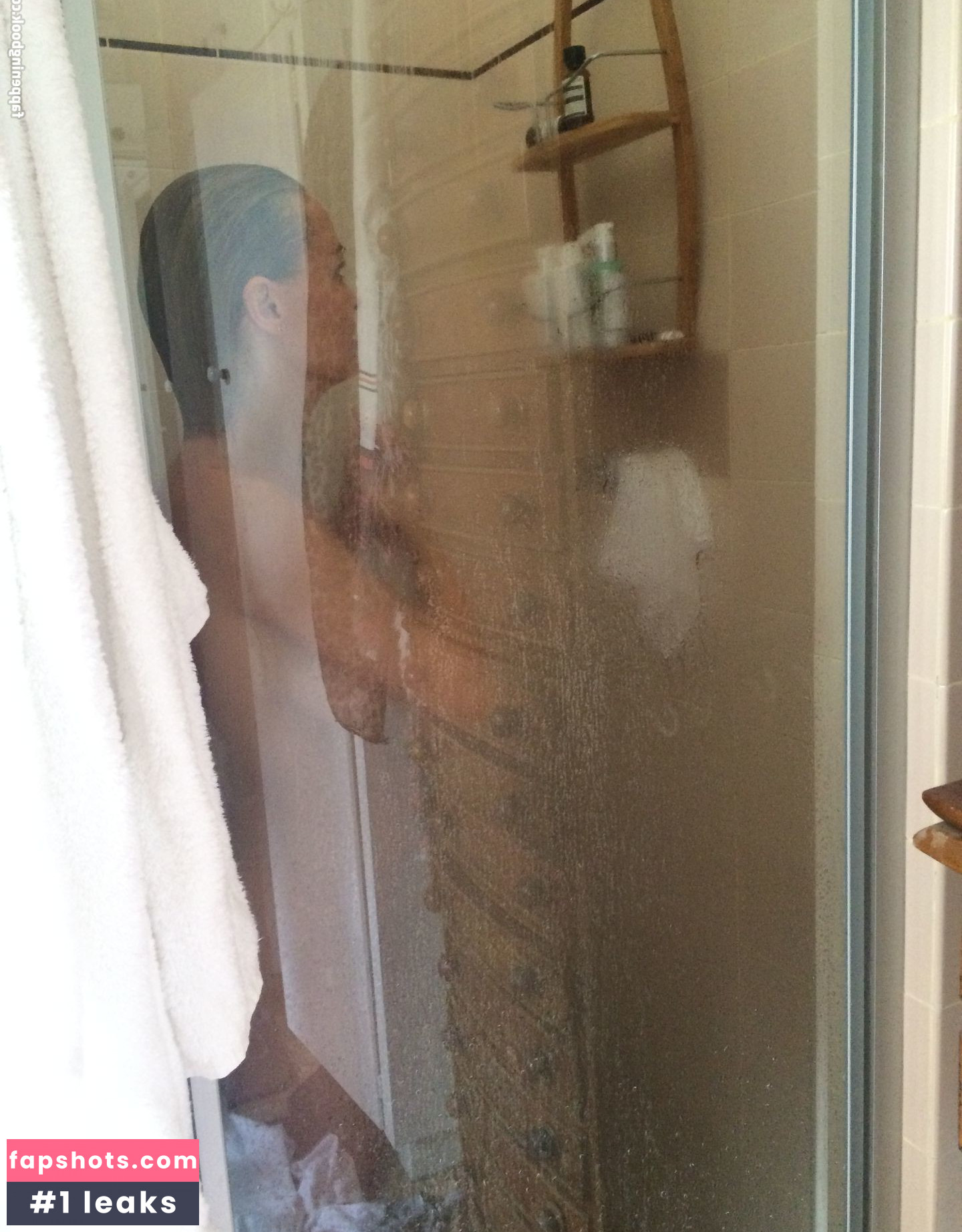 Lara Bingle gallery photo #96