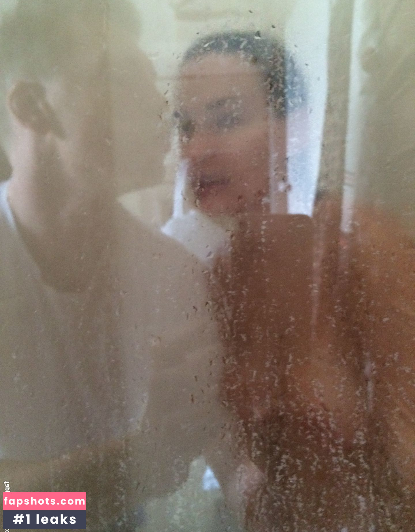 Lara Bingle gallery photo #99