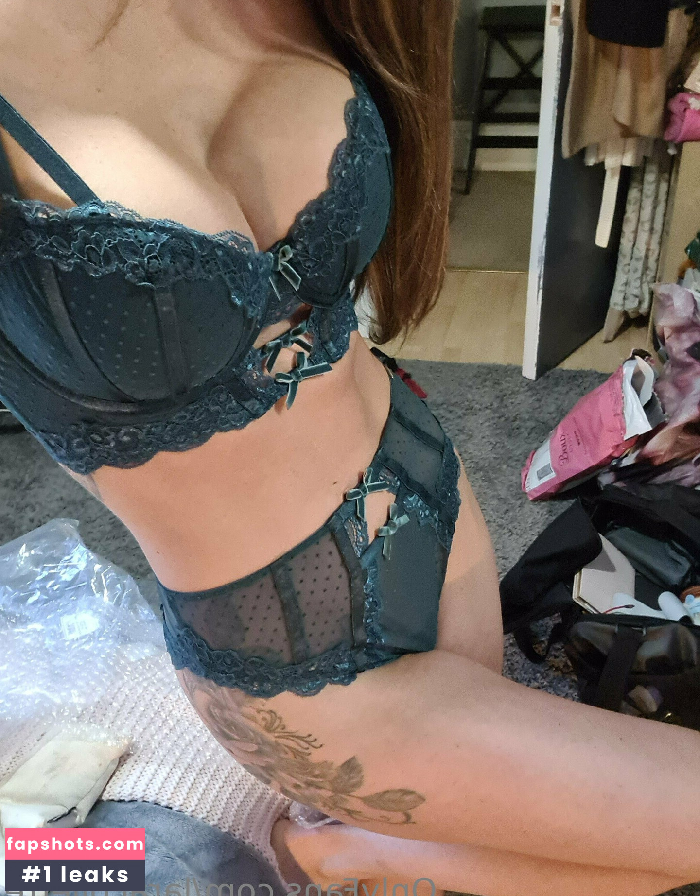 Lara Collette gallery photo #22