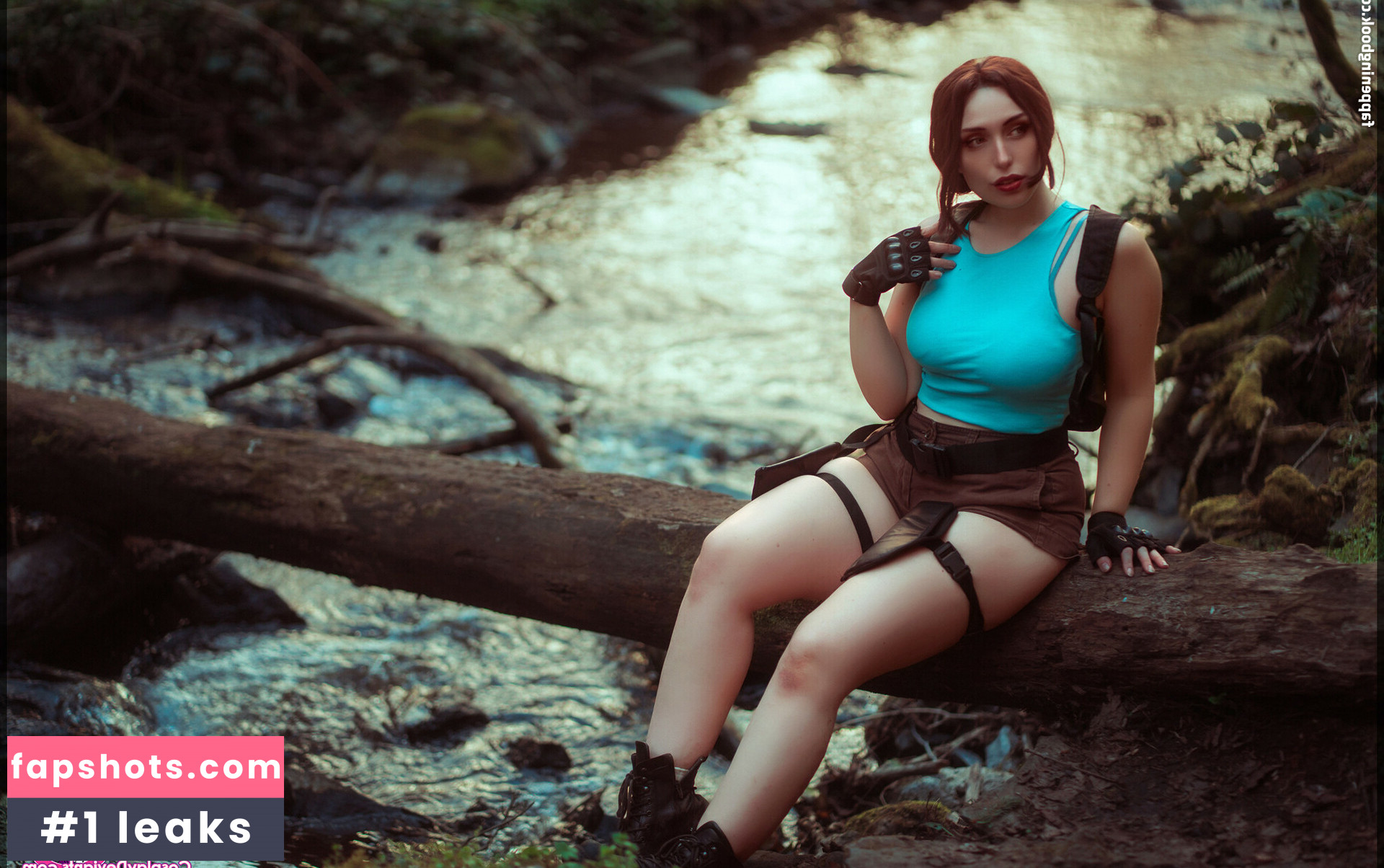 Lara Croft Cosplay gallery photo #15