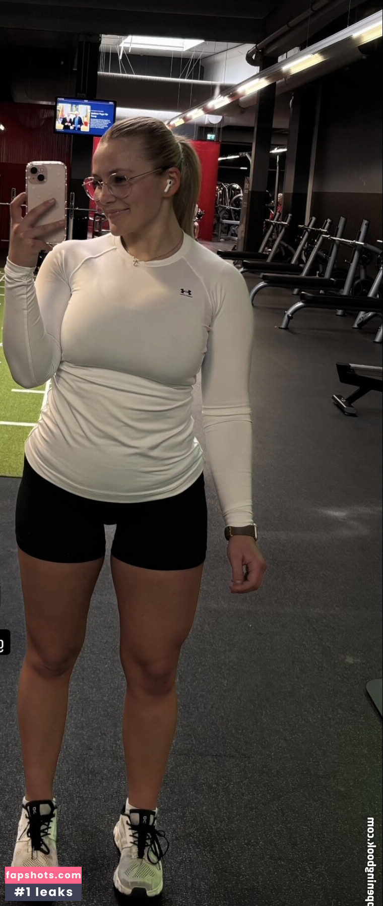 Lara Esser gallery photo #13