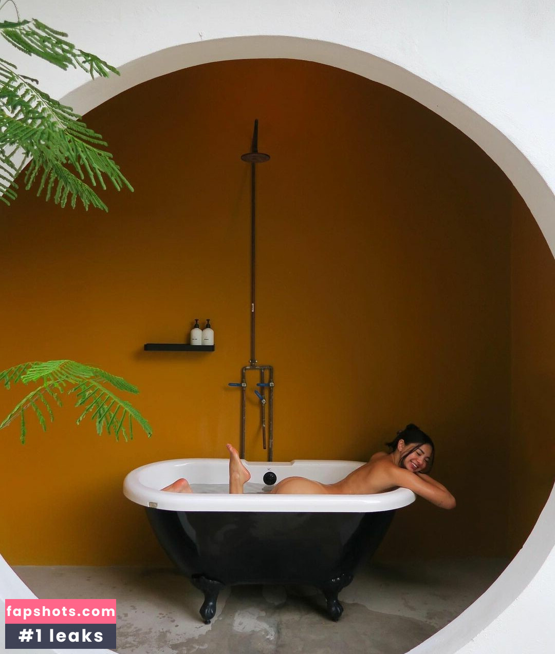 Lara Fraser gallery photo #32