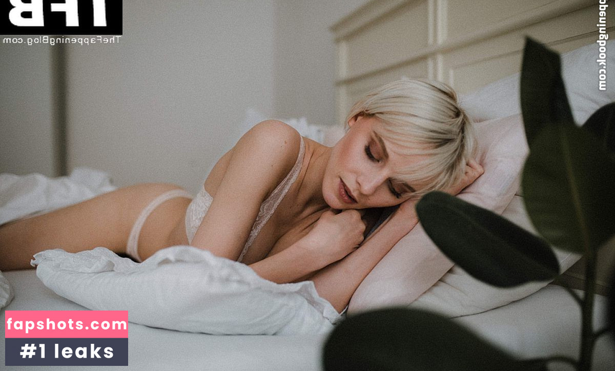 Lara Helmrich gallery photo #2