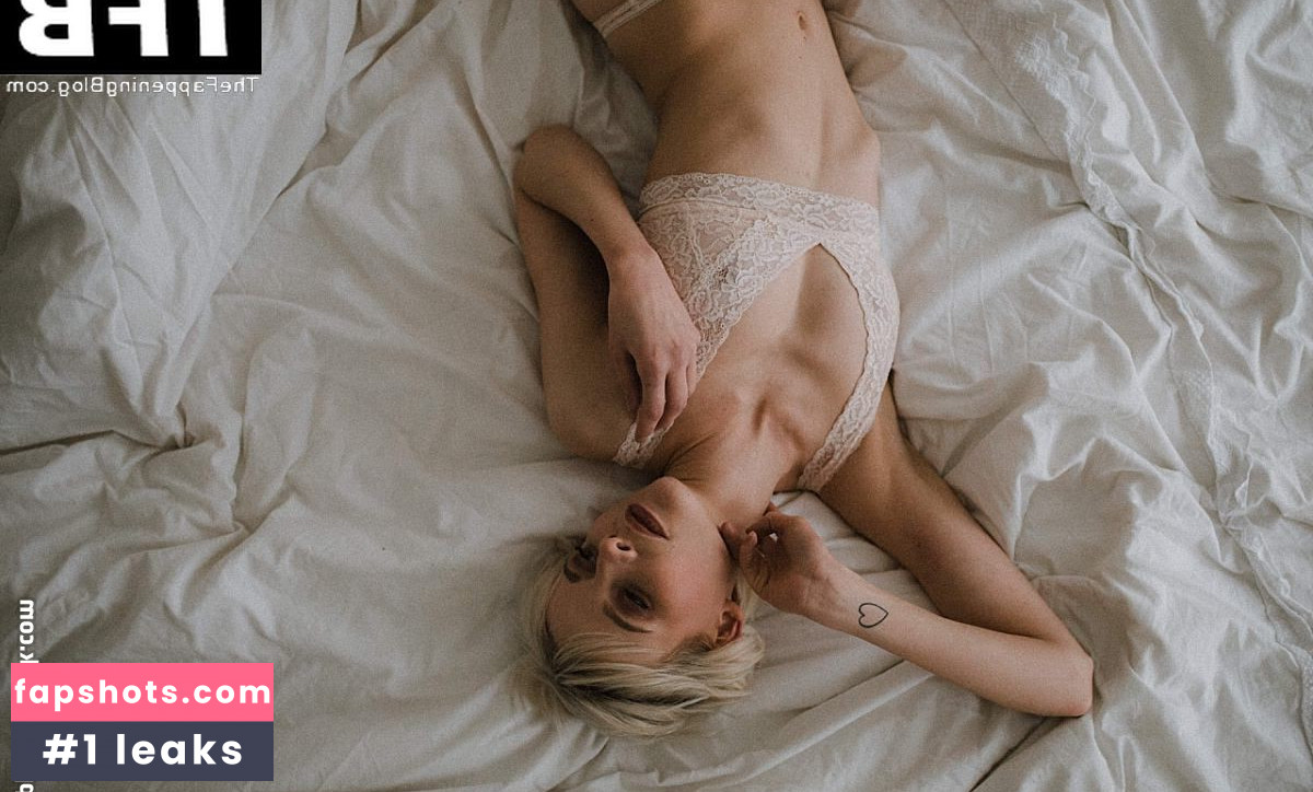 Lara Helmrich nude babe gallery