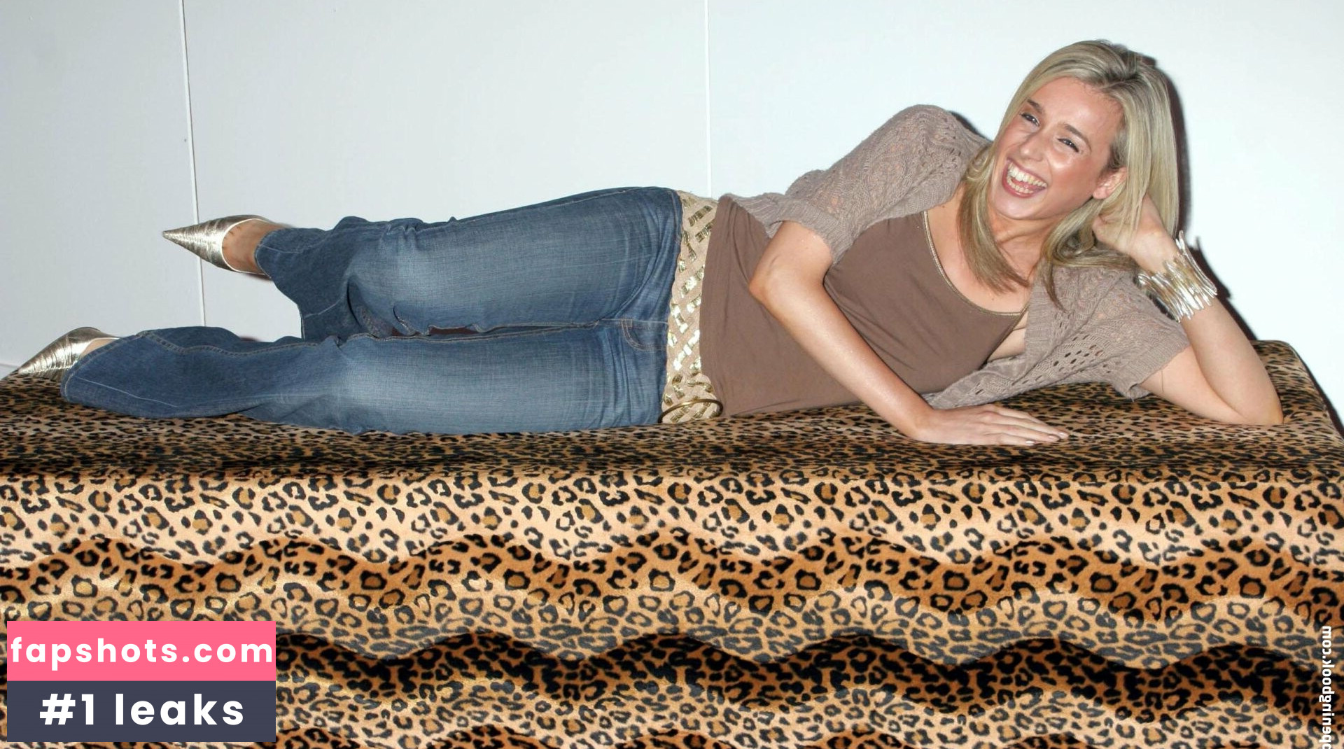 Lara Lewington gallery photo #32