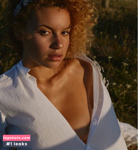 Lara_never_laura gallery photo #4